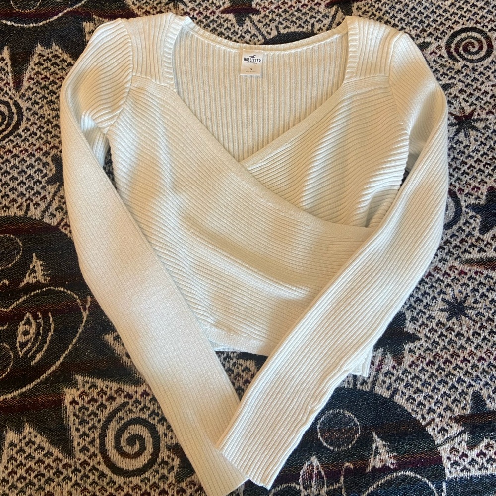 white hollister wrap sweater